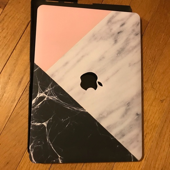 Accessories - Marble laptop case